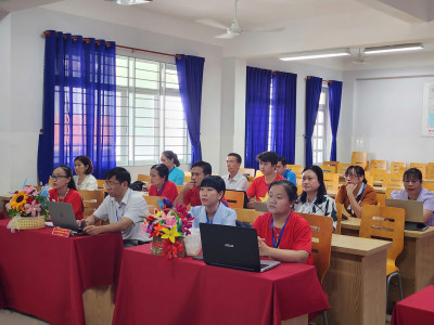 Chi bộ Trường THCS Nguyễn Văn Cừ tham dự Hội nghị trực tuyến tổng kết năm 2025 do Đảng ủy phường Thủ Dầu Một tổ chức