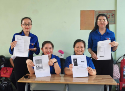 Chi đoàn THCS Nguyễn Văn Cừ tổ chức các hoạt động tuyên truyền, hỗ trợ phụ huynh học sinh cài đặt và sử dụng ứng dụng VNeID mức 2