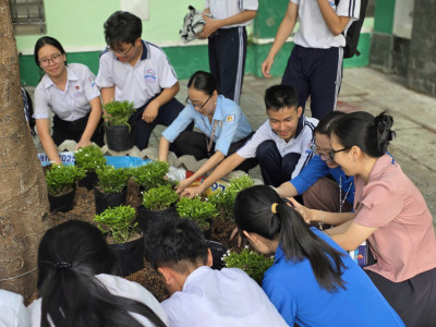 Sinh hoạt chủ đề “Theo bước chân những người anh hùng”, phát động “Ngày sức khỏe toàn dân” năm học 2025 - 2026