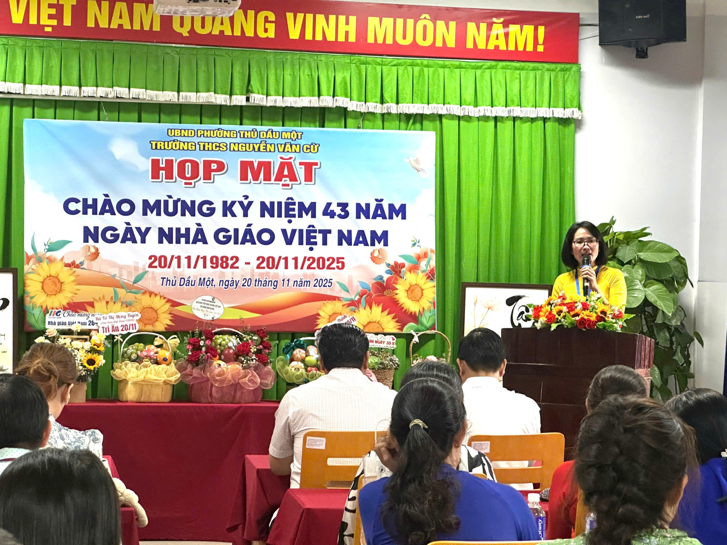 Họp mặt sinh hoạt kỷ niệm 43 năm ngày Nhà giáo Việt Nam (20/11/1982 - 20/11/2025)