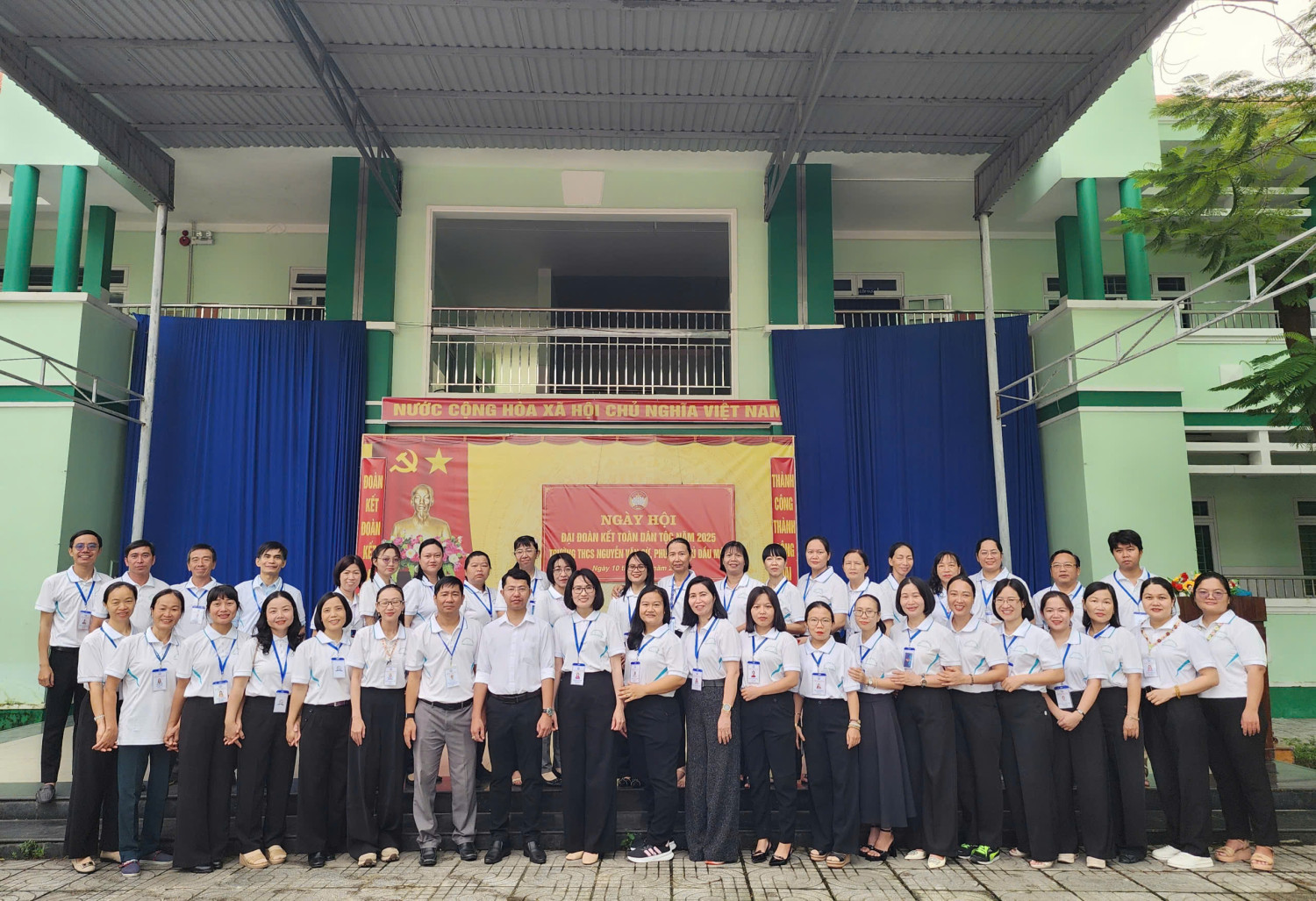 Trường THCS Nguyễn Văn Cừ tổ chức Ngày hội Đại đoàn kết dân tộc năm 2025 với chủ đề “Ngày hội non sông – Dân tộc kết đoàn”