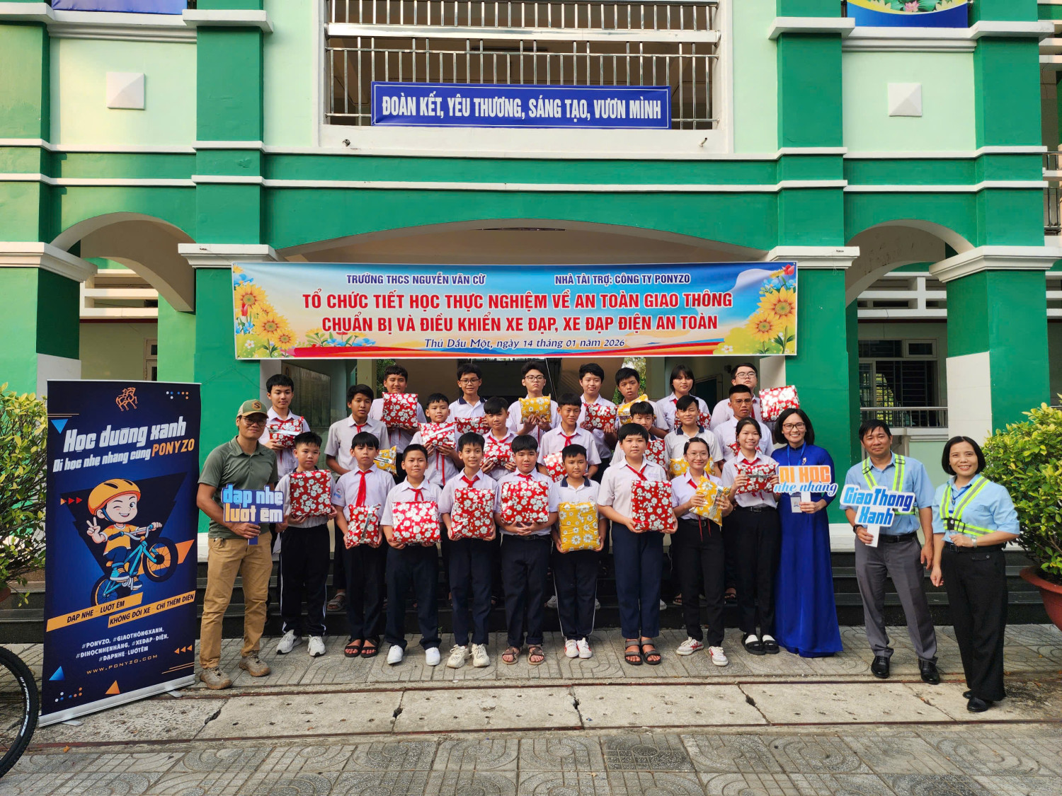 Tiết học thực nghiệm An toàn giao thông "Chuẩn bị và điều khiển xe đạp, xe đạp điện an toàn" năm học 2025 - 2026