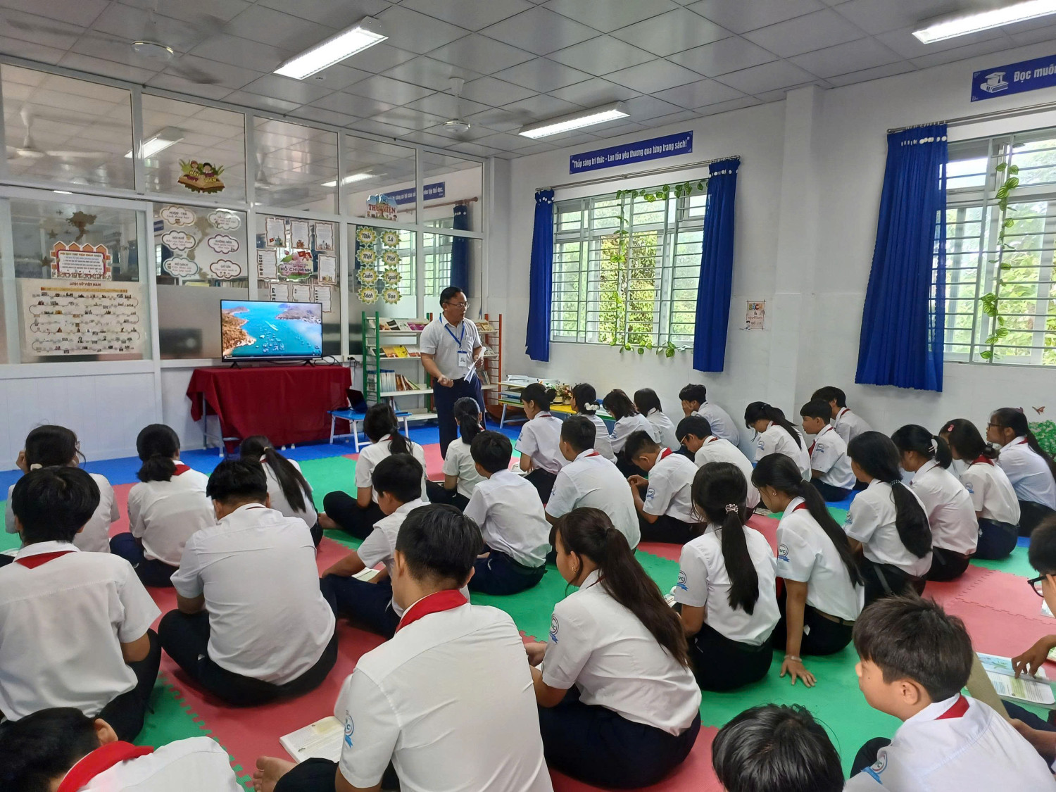 Thư viện trường THCS Nguyễn Văn Cừ tiếp tục thực hiện tiết học tại thư viện năm học 2025 - 2026