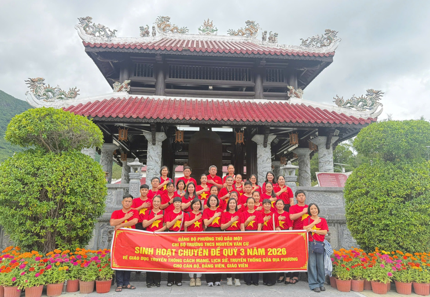 Chi bộ THCS Nguyễn Văn Cừ tổ chức sinh hoạt chuyên đề Quý III năm 2026 tại Đặc khu Côn Đảo
